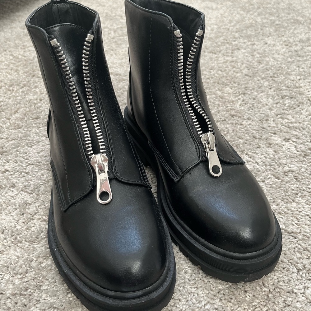 Black combat style boots - brand new - size 8.5